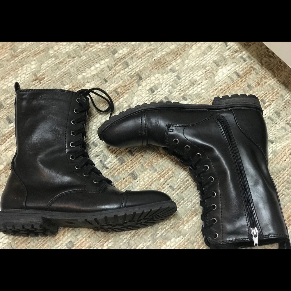 Black army boots!!